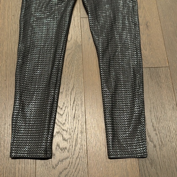 Spanx Size M Metallic Dot Print Active 7/8 Nylon High Waisted Legging - Picture 11 of 12